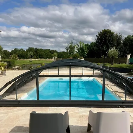 בית נופש Le Chai Des Annereaux